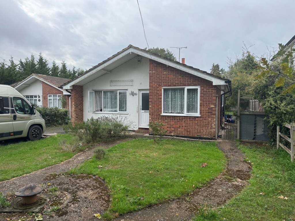 Lot: 152 - THREE-BEDROOM BUNGALOW FOR REFURBISHMENT AND REPAIR - Front of bungalow